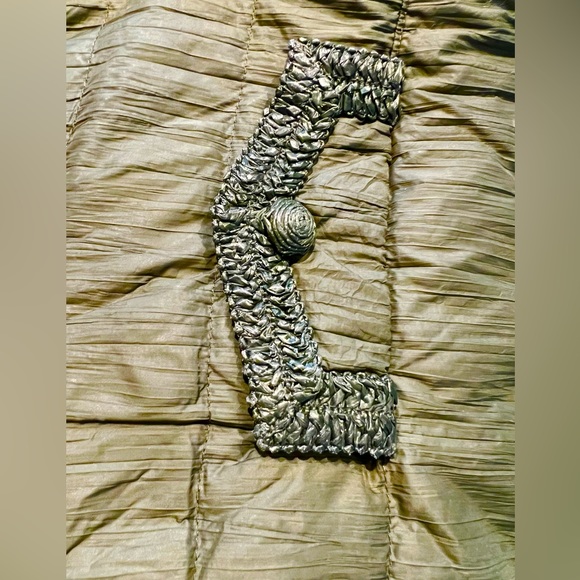 TOO TANG - Puffer Coat in Crisp Army Green - Picture 4 of 5